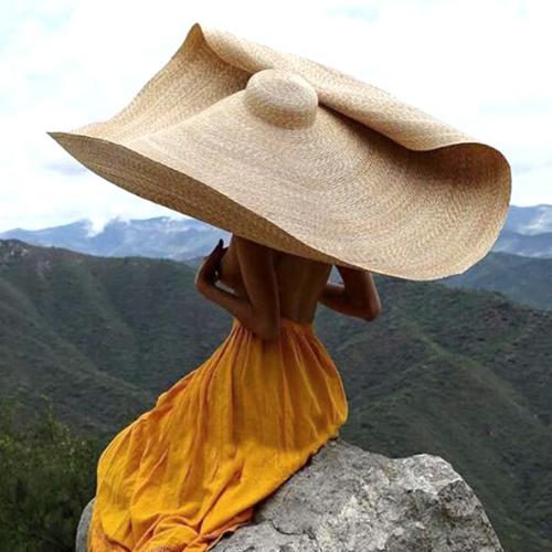 ACCESSORIES & HATS